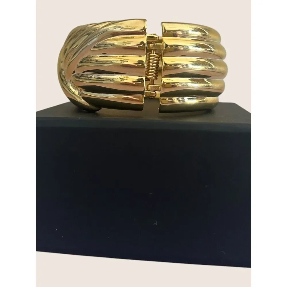 ✨ VTG 80s CHUNKY GOLD TONE RIBBED FLUTED TEXTURED CLAMPER SHRIMP BANGLE BRACELET
